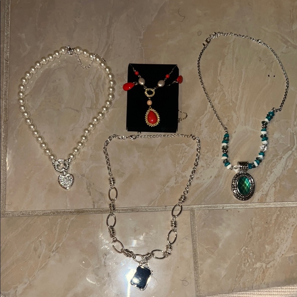 Elegant Silver and Pearl Necklace Set